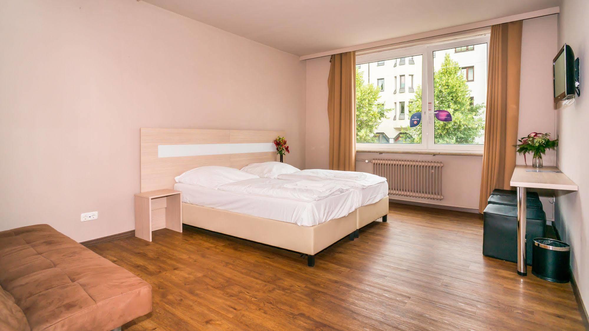 Smart Stay - Hostel Munich City Kültér fotó